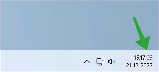 Segundos en el reloj de la barra de tareas en Windows 11